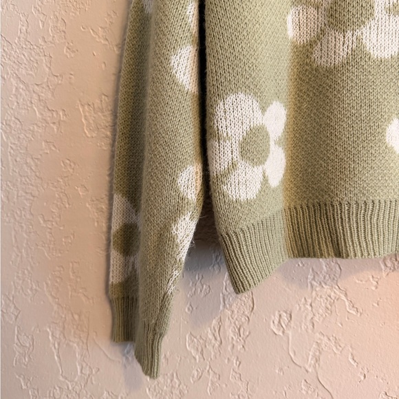 Cozy Flower Sweater - Picture 6 of 6
